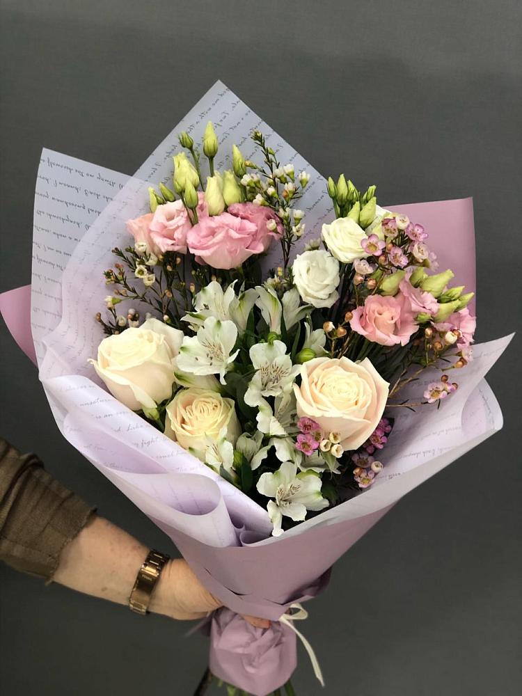 Букет цветов из: Альстромерии, Розы и Лизиантусы в Царево