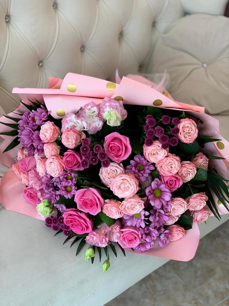 Букет цветов из: Хризантемы, Розы и Лизиантусы в Царево