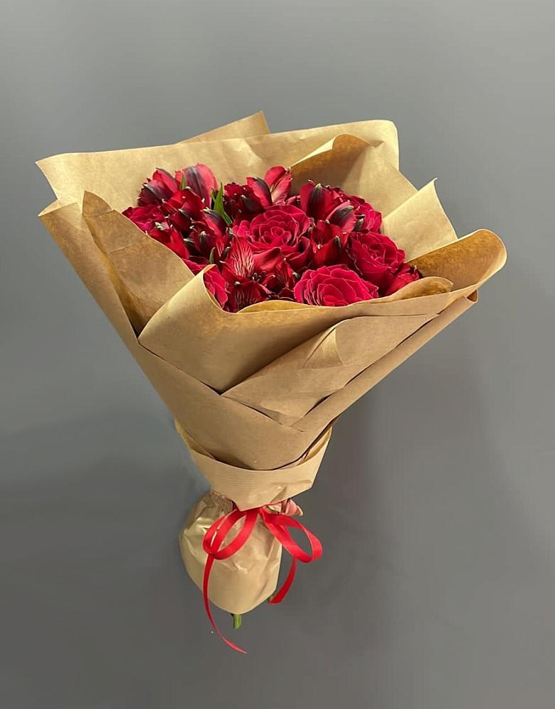 Букет цветов из: Альстромерии и Розы в Царево