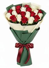 Букет Микс из красных и белых роз в Царево
