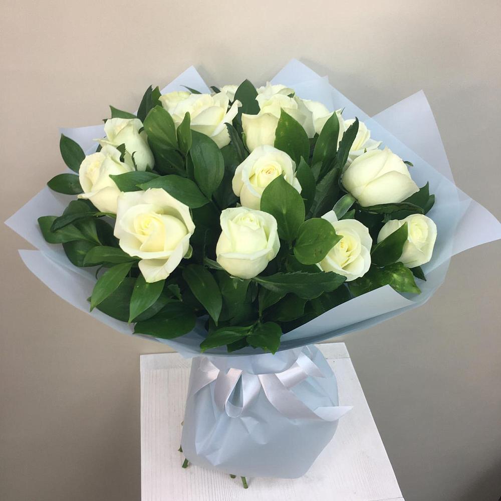 Букет 15 Белых роз Проуд в Царево