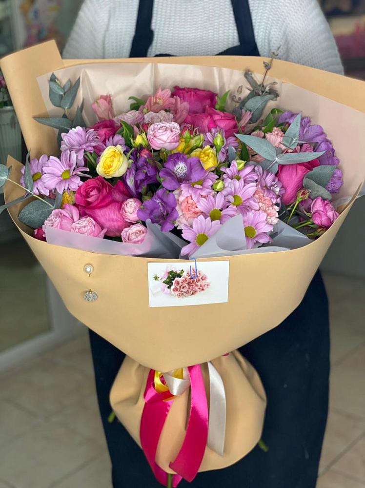 Букет цветов из: Хризантемы, Гвоздики и Альстромерии в Царево