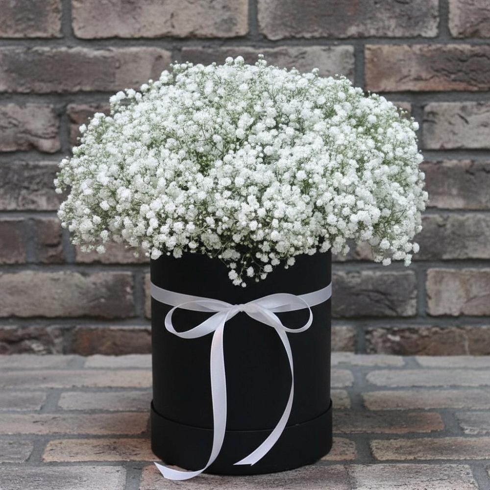 Цветочная композиция из Гипсофила в шляпной коробке в Царево