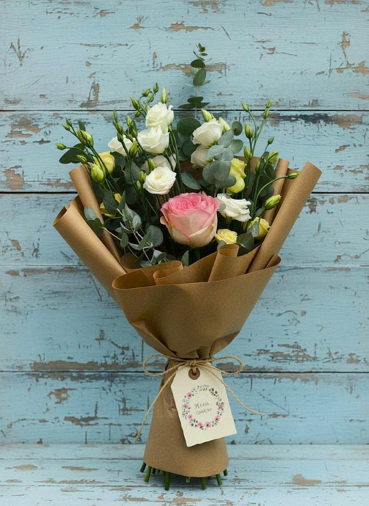 Букет цветов из: Розы и Лизиантусы в Царево