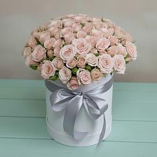 Цветочная композиция из Розы в шляпной коробке в Царево