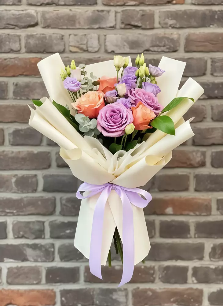 Букет цветов из: Лизиантусы и Розы в Царево