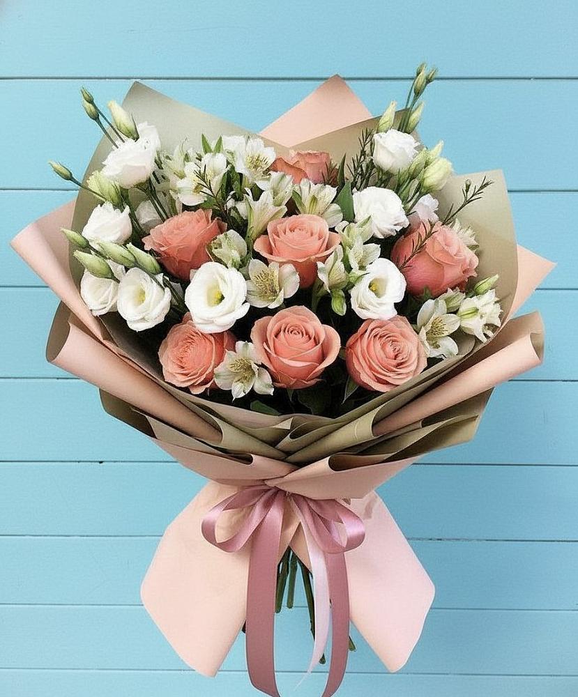 Букет цветов из: Розы, Альстромерии и Лизиантусы в Царево