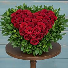 Цветочная композиция из Розы в виде сердца в Царево