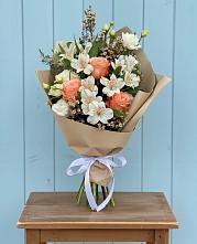 Букет цветов из:  Альстромерии, Лизиантусы, Розы и Хризантемы в Царево