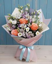 Букет цветов из:  Лизиантусы, Розы, Альстромерии и Гипсофила в Царево