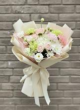 Букет цветов из:  Гвоздики, Розы, Лизиантусы и Хризантемы #REPLACE_PRED# Царево