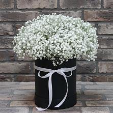 Цветочная композиция из Гипсофила в шляпной коробке в Царево