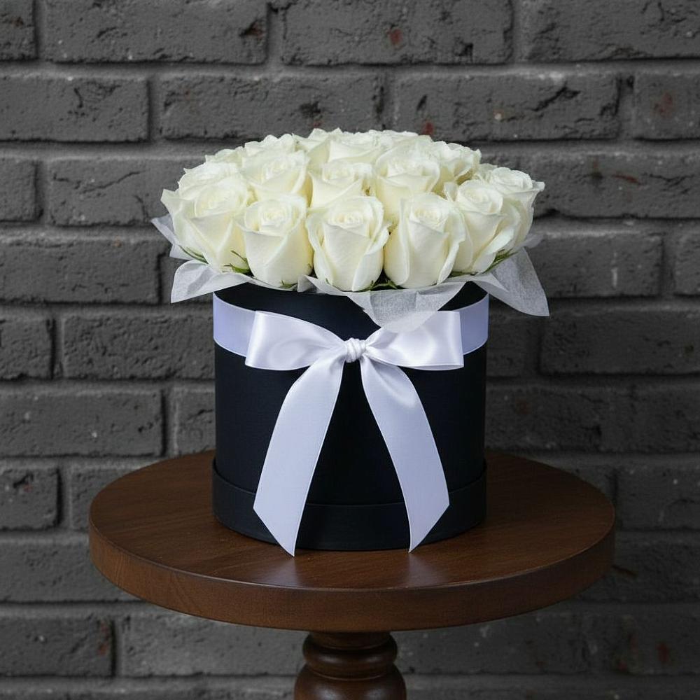 Цветочная композиция из Розы в шляпной коробке в Царево