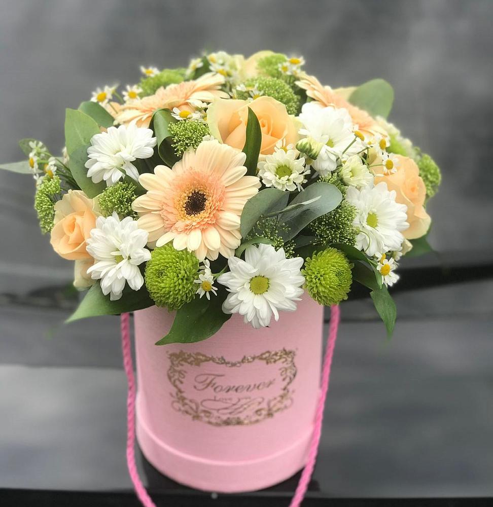 Цветочная композиция из Розы, Герберы и Хризантемы в шляпной коробке в Царево