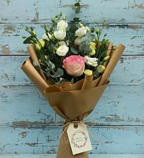 Букет цветов из:  Розы и Лизиантусы в Царево