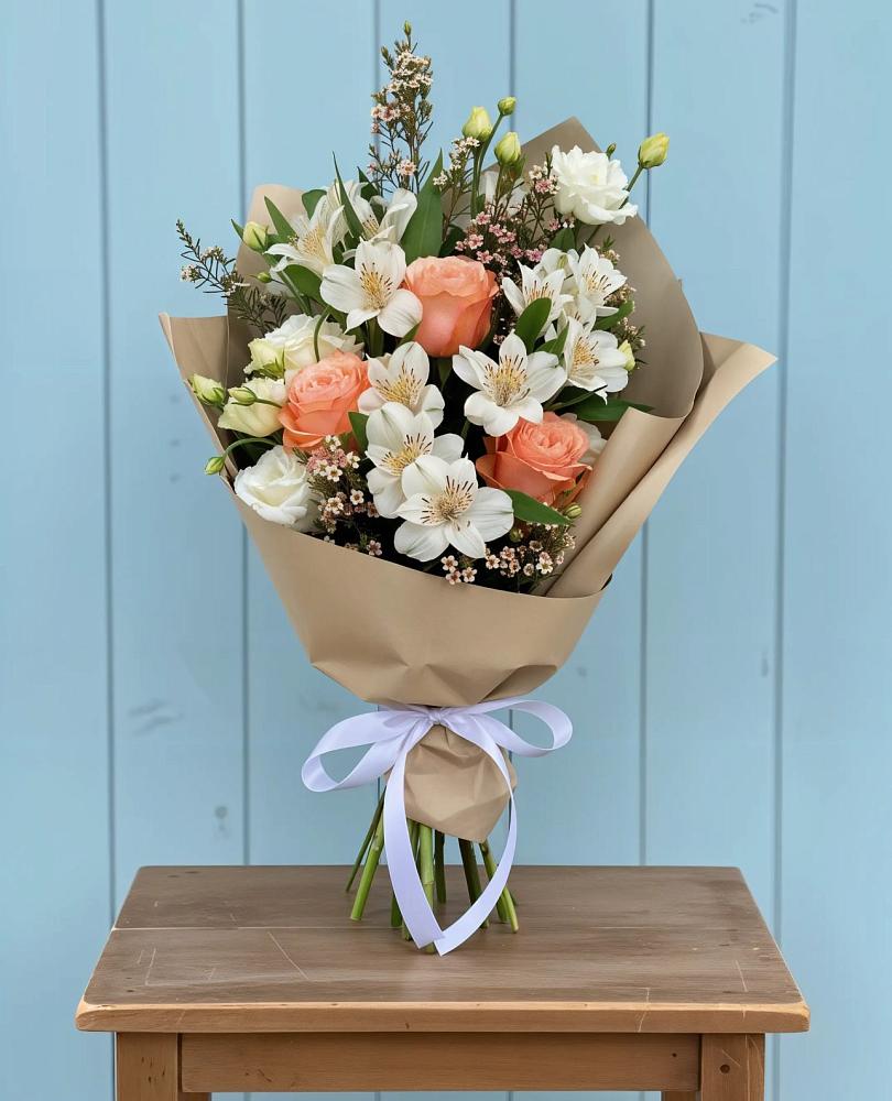 Букет цветов из: Альстромерии, Лизиантусы, Розы и Хризантемы в Царево