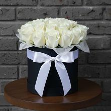 Цветочная композиция из Розы в шляпной коробке в Царево