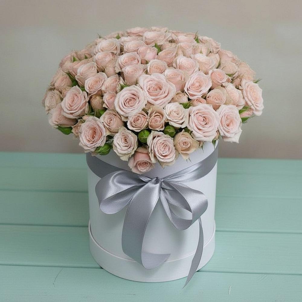 Цветочная композиция из Розы в шляпной коробке в Царево